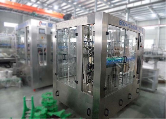 China Carbonated Drink Bottle Filling Capping And Labeling Machine , Automatic Water Filling And Capping Machine supplier